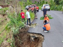 Waspada! Jalan Menuju Muaradua Kisam OKU Selatan Amblas