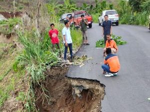 Waspada! Jalan Menuju Muaradua Kisam OKU Selatan Amblas Waspada! Jalan Menuju Muaradua Kisam OKU Selatan Amblas