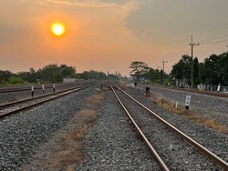 Jalur Double Track Sepanjang-Mojokerto Mulai Beroperasi Hari Ini
