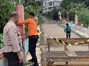 2 Jembatan di Sukaraja Bogor Rusak Diterjang Banjir, Akses Warga Terganggu