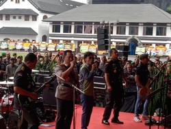 Gaya Kapolri, Panglima TNI hingga KSAD Asyik Nyanyi Bareng Slank