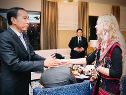 Senangnya Celine Bermain Ukulele di Hadapan Presiden Jokowi