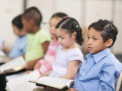 40 Lagu Rohani Kristen Girang Beserta Liriknya, Nyanyikan Yuk!