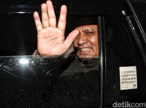 Firli Ternyata Balas Chat SYL yang Sudah Tersangka, Tapi Dihapus Firli Ternyata Balas Chat SYL yang Sudah Tersangka, Tapi Dihapus