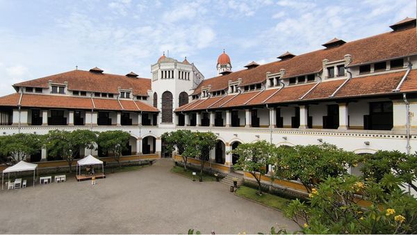 Klasiknya Lawang Sewu Melalui Bidikan Xiaomi 13T Leica Kamera