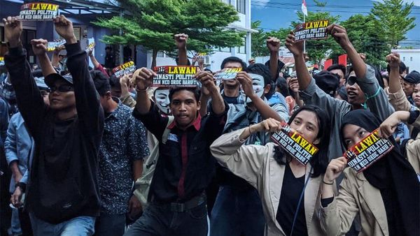 Mahasiswa Gelar Mimbar Demokrasi Tolak Politik Dinasti di Palu