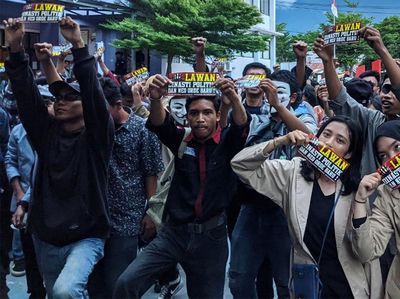 Mahasiswa Gelar Mimbar Demokrasi Tolak Politik Dinasti di Palu