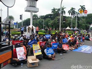 Mahasiswa Papua Demo di Patung Kuda, Lalin Arah Istana Ditutup