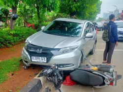 Mobil Tabrak 6 Motor di Lenteng Agung Arah Depok, 3 Orang Terluka