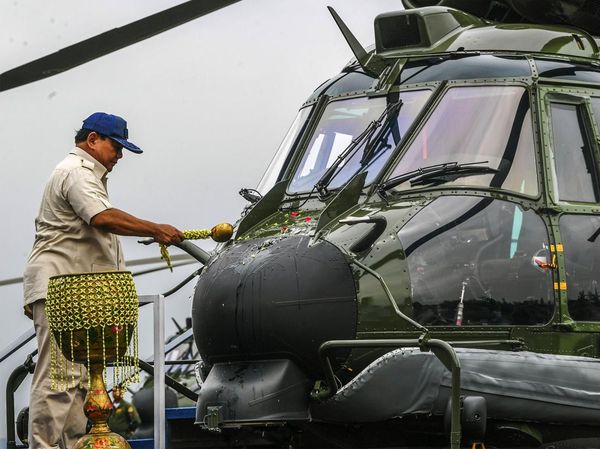Momen Prabowo Serahkan 8 Helikopter H225M ke TNI AU