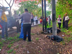 Pelajar di Makassar Tewas Tabrak Tiang Listrik di Tepi Jalanan