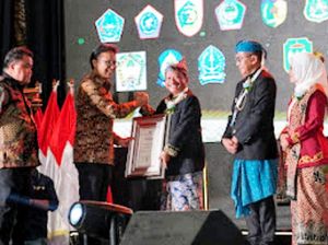 Kemenkes Beri Penghargaan Situbondo Sebagai Kabupaten Sehat Kemenkes Beri Penghargaan Situbondo Sebagai Kabupaten Sehat