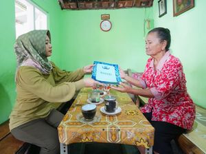 Jumat Barokah, Ning Ita Kembali Berikan Bantuan untuk Masyarakat Membutuhkan