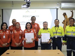 PT BSI Kembali Sabet Sertifikat Emas