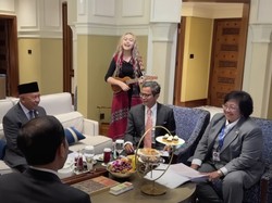 Nyanyian & Ukulele Siswi Asal RI Pukau Jokowi & Para Menteri di Dubai