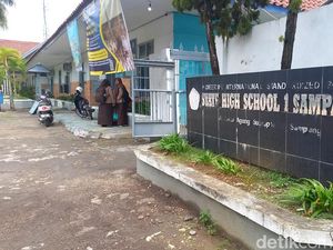 6 Fakta Mengagetkan Siswi SMAN 1 Sampang Melahirkan di Kelas saat Ujian 6 Fakta Mengagetkan Siswi SMAN 1 Sampang Melahirkan di Kelas saat Ujian