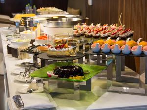 Jangan Kalap! Ini 4 Tips Makan Sehat di Pesta Kawinan Jangan Kalap! Ini 4 Tips Makan Sehat di Pesta Kawinan