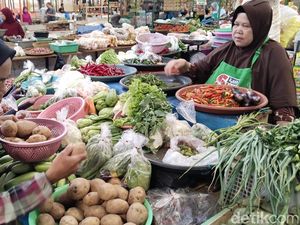 Duh! Cabai Jablay di Kuningan Tembus Rp 120 Ribu/Kg Duh! Cabai Jablay di Kuningan Tembus Rp 120 Ribu/Kg