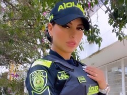 Jadi Kontroversi, Polisi Cantik Dukung Tim Bola Favorit dengan Foto Seksi
