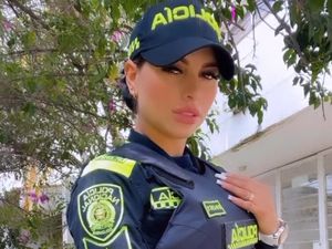 Jadi Kontroversi, Polisi Cantik Dukung Tim Bola Favorit dengan Foto Seksi Jadi Kontroversi, Polisi Cantik Dukung Tim Bola Favorit dengan Foto Seksi