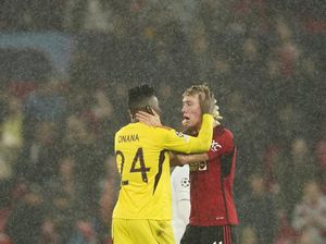 Dua Dunia Hojlund dan Onana