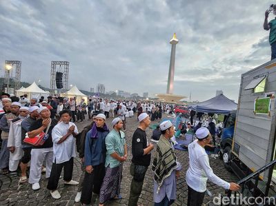 Antrean Panjang Toilet di Sela-sela Munajat Kubro 212
