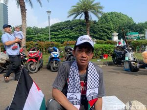 Pedagang Asal Bandung Raup Omzet Rp 5 Juta di Aksi Munajat Kubro 212 Pedagang Asal Bandung Raup Omzet Rp 5 Juta di Aksi Munajat Kubro 212
