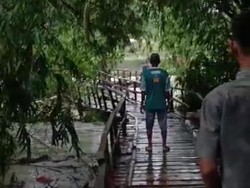 Jembatan di Bojonegoro Putus Diterjang Banjir Bandang