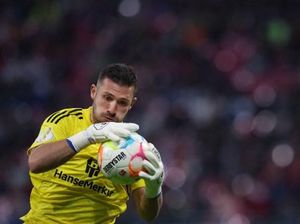 Inikah Gol Bunuh Diri Terbaik? Momen Kiper Jebol Gawang Sendiri