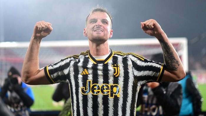 Soccer Football - Serie A - Monza v Juventus - Stadio Brianteo, Monza, Italy - December 1, 2023 Juventus Federico Gatti celebrates scoring their second goal REUTERS/Daniele Mascolo
