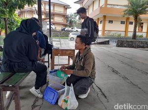 Asa Januari, Mahasiswa Garut Penjual Risol yang Ingin Jadi Juragan Asa Januari, Mahasiswa Garut Penjual Risol yang Ingin Jadi Juragan