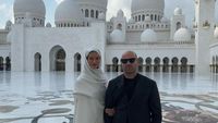 Potret Jason Statham di Masjid Agung Sheikh Zayed di Abu Dhabi