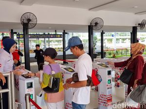 KA Lokal Bandung Raya Jadi Primadona Pemudik Lokal KA Lokal Bandung Raya Jadi Primadona Pemudik Lokal