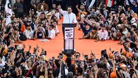 Kampanye di Tangerang, Anies Sampaikan Orasi ke Relawan