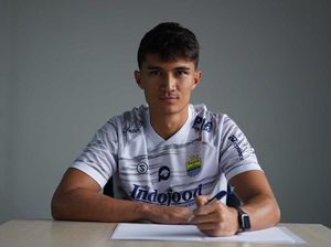 Bojan Hodak Bicara Peluang Debut Kevin Bersama Persib Bojan Hodak Bicara Peluang Debut Kevin Bersama Persib