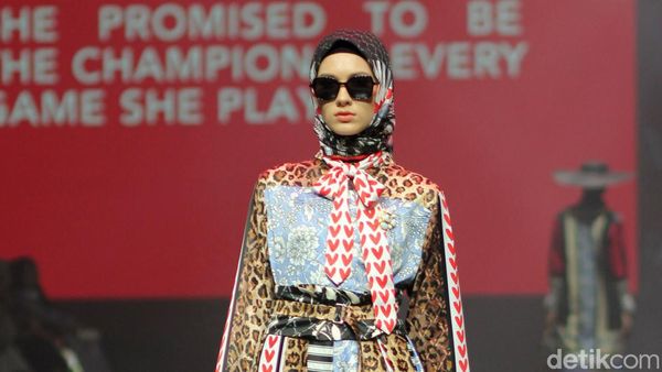 10 Koleksi Busana Vivi Zubedi 12 Tahun Berkarya, Hadirkan Motif Macan