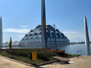 Pemprov Jabar Akan Tertibkan Getok Parkir Seikhlasnya di Masjid Al Jabbar Pemprov Jabar Akan Tertibkan Getok Parkir Seikhlasnya di Masjid Al Jabbar
