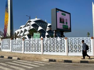 Buntut Getok Tarif Parkir, 4 Jukir Masjid Al Jabbar Diamankan Buntut Getok Tarif Parkir, 4 Jukir Masjid Al Jabbar Diamankan
