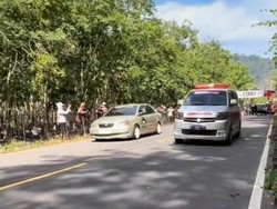 Bikin Heran! Mobil Ambulans Ikutan Drag Race Lawan Sedan di Jember