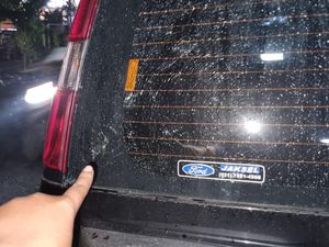 Viral Pemotor di Bogor Getok Kaca Mobil hingga Pecah Lalu Kabur