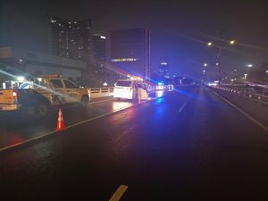 Kronologi Vellfire Tabrak Truk di Tol Diduga gara-gara Blind Spot