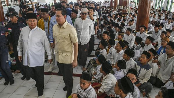 Momen Prabowo Sambangi Ponpes Miftahul Huda di Tasikmalaya