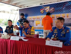 Tangkap Kapal Vietnam Pencuri Ikan di Natuna, Polisi Temukan Senpi Rakitan