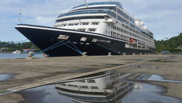 Penampakan Kapal Pesiar Azamara Journey di Sabang