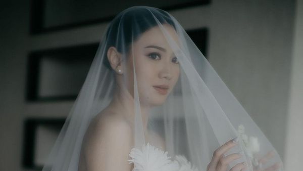 7 Pesona Shanju Pakai Gaun Putih Saat Dinikahi Jonatan Christie