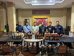 Polisi Razia Kios-kios Miras di Kota Bogor, Ratusan Botol Disita
