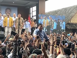 Momen Prabowo Digendong Massa yang Serukan Jabar Tetap Prabowo