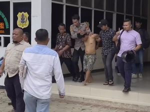 Viral Pria Digelandang Polisi Usai Kepergok Curi Helm di Kampus Bogor
