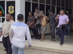 Viral Pria Digelandang Polisi Usai Kepergok Curi Helm di Kampus Bogor