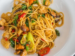 Resep Spaghetti Tumis Seafood dan Cabe yang Pedas Menyengat untuk Makan Malam